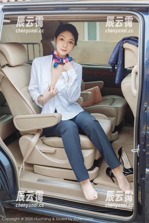 HuaYang花漾-尤妮丝Egg HuaYang花漾 - 全套图包,尤妮丝Egg的秘书造型,打破了我对办公室的所有想象——恩,确实打破了。