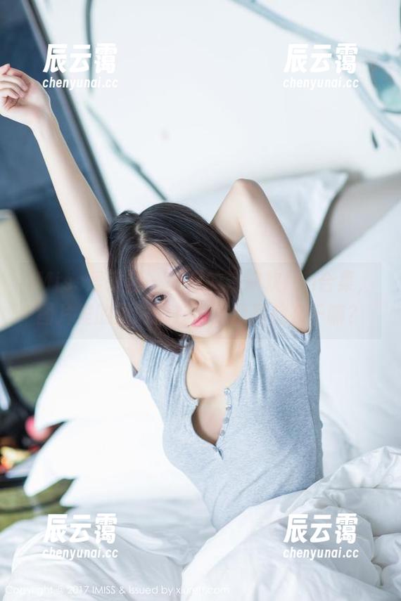 IMiss爱蜜社 - 夏日的江欢欢fon合集，图片里的她好像在说：我到底在干嘛？