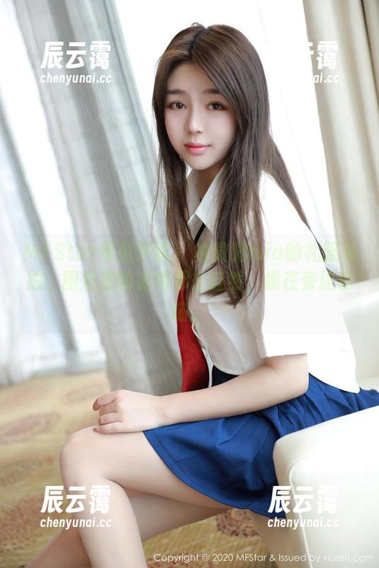 MFStar模范学院-徐微微mia MFStar模范学院 - 徐微微mia的礼服私拍:图包里的姿势那么自然,像在旁边偷瞄。