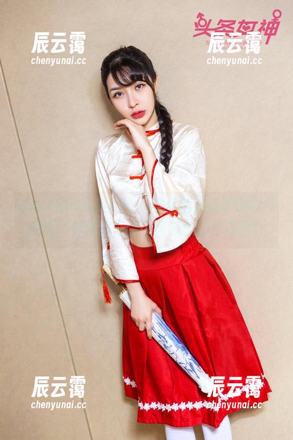 TouTiao头条女神 - 下载新鲜出炉的女仆图包，杨漫妮baby教你怎么摆姿势。