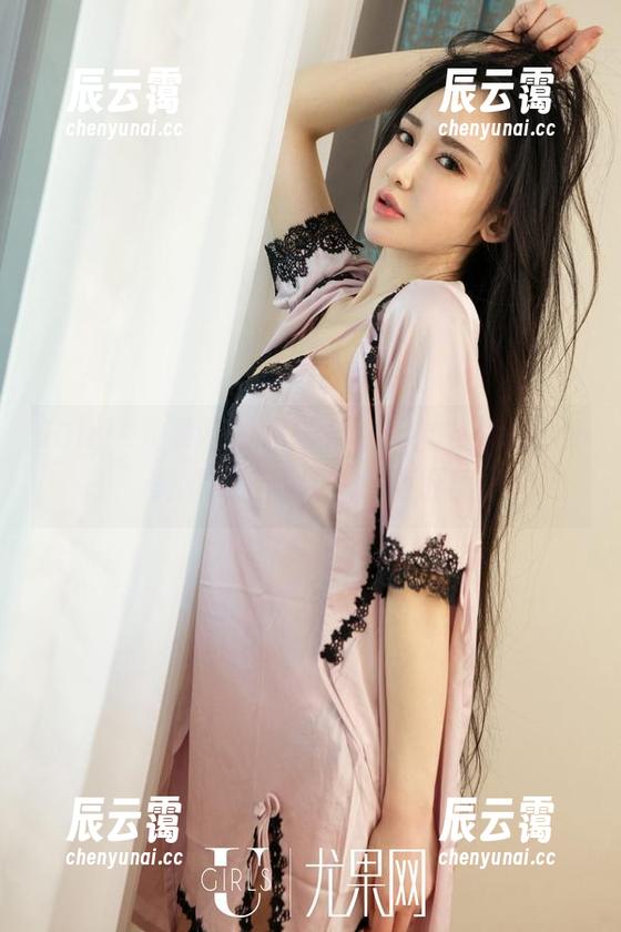 UGirls尤果网 - 周妍希，天台上的绝色仙子，美图精选到让人小心肝乱撞。