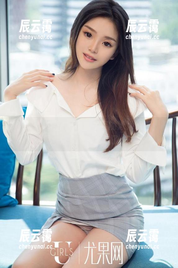 UGirls尤果网 - 婀娜多姿的泳池幻影，陈怡曼图包发车了