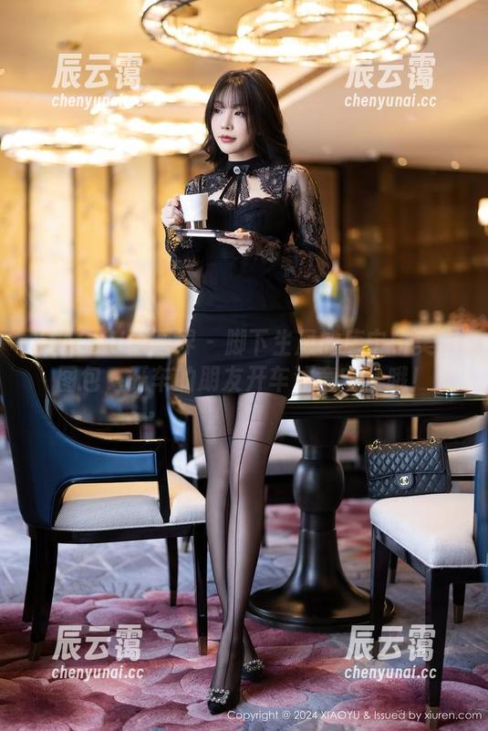XIAOYU语画界 - 脚下生风的唐宁宁美脚图包，开车的朋友开车注意安全哦！