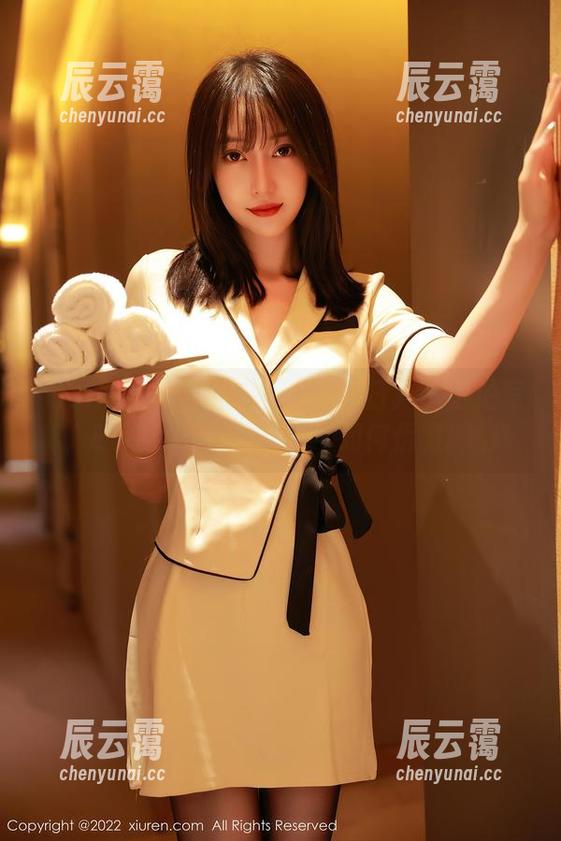 Xiuren秀人网 - 在нож（日）头上拍写真：Erikaki向大家展示如何优雅摔倒！