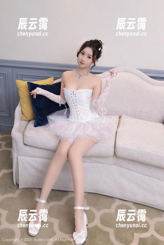 Xiuren秀人网-姗姗就打奥特曼 Xiuren秀人网 - 原图里的皮衣艳压全场,姗姗就打奥特曼你赢了!