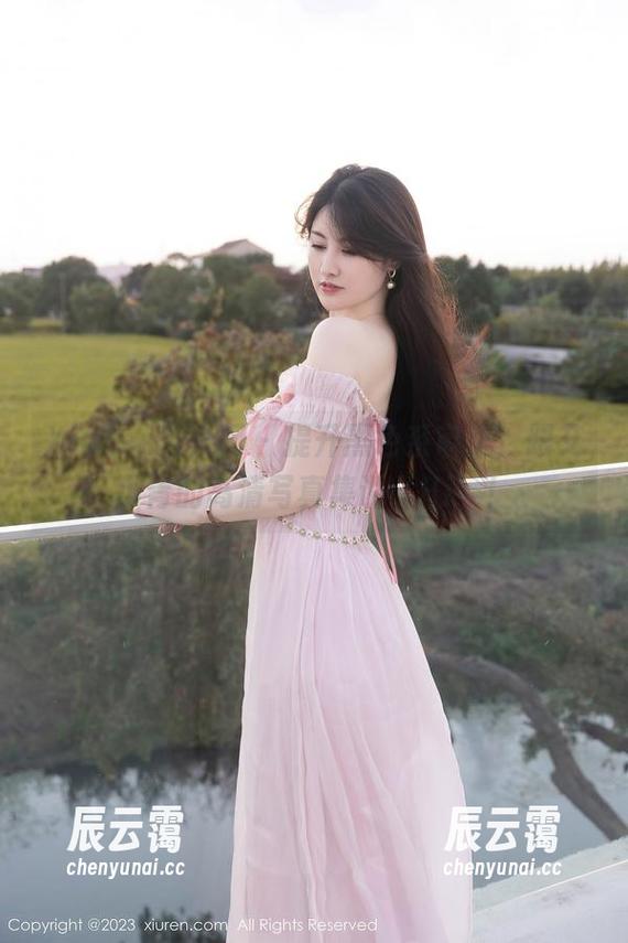 Xiuren秀人网-艾小青 Xiuren秀人网 - 提升黑色系审美,跟艾小青的高清写真集说‘Hi’!