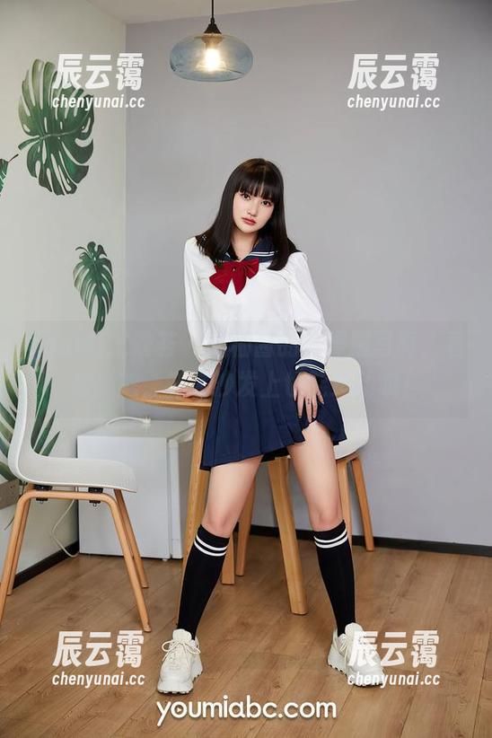 YouMi尤蜜荟 - 柚柚酱的体操服写真，看这姿态，瘫在沙发上也能运动哦！