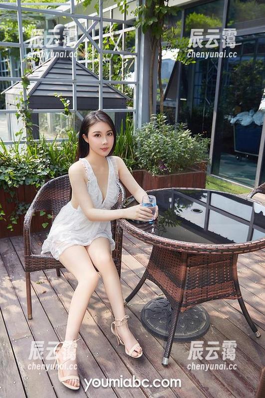 YouMi尤蜜荟 - 资源大集合：女王艾小青在水中肆意张扬！水珠都是她的忠实粉丝！