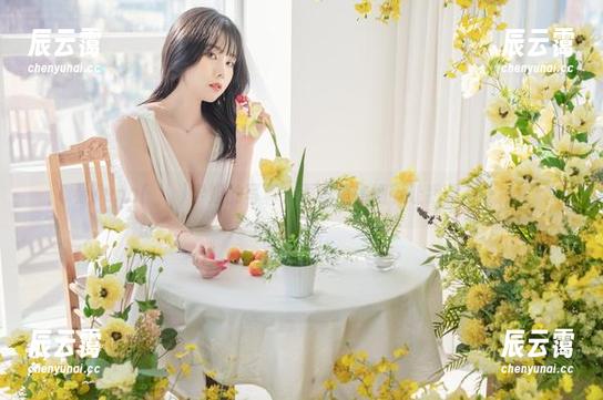 看Yuna(윤아)学姐的写真，原图里的细节让我眼前一亮！