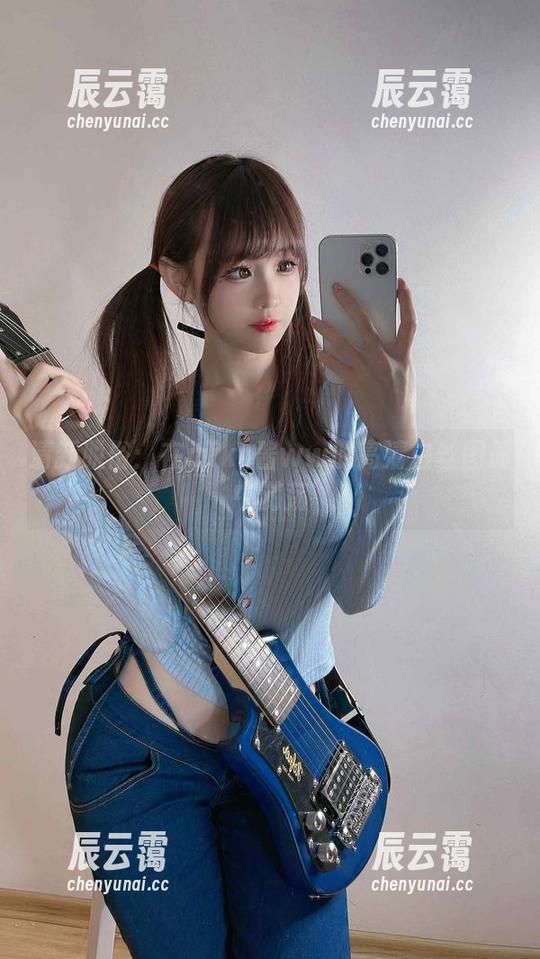 清新脱俗：在miko酱ww的高清白丝图册中游荡
