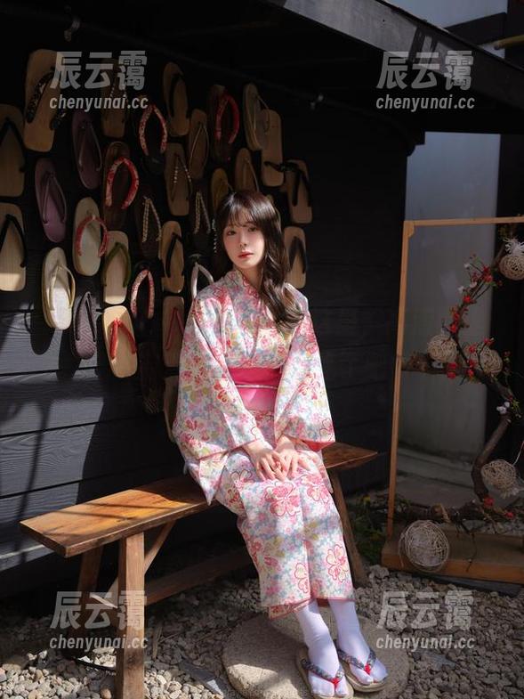“wuyo(우요)学姐”在这里，高清图里有点小叛逆，太绝了吧