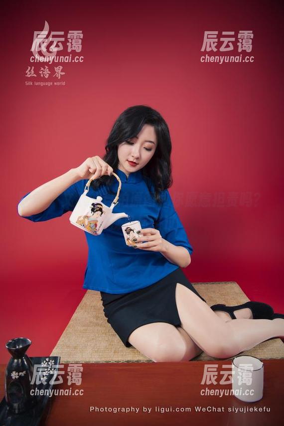 丽柜 - 文欣的自拍原图，你愿意担责吗？我只是路过