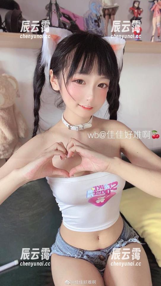 不可思议的妹妹们，佳佳好难啊的图片合集像是让人一边晃眼一边咂舌。