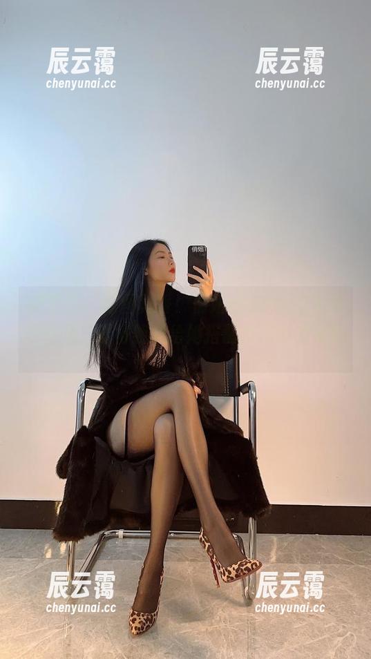 微密圈 - 原图真香！俏妞qiaoniuTT和服合集，看得我想给她搭配个漂亮的吊坠。