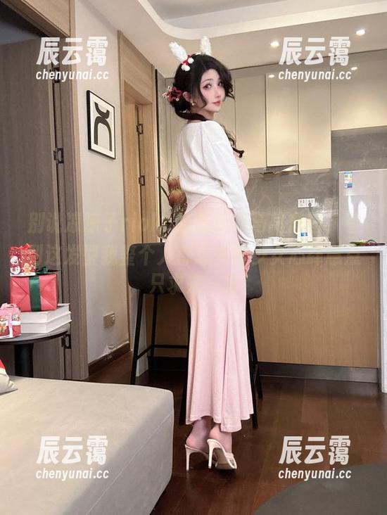 别说凉凉子rioko的最新双马尾套图，看到这发型我整个人都想变得少女心肆意点，只求来一发！