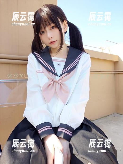 看发条少女yoki制服写真合集，原来不只是调皮可爱哦