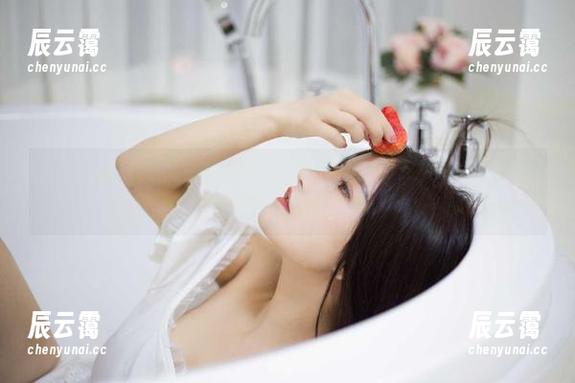微密圈 - 专心欣赏古阿扎的粉色精选作品，我突然想起我也曾有过那么疯狂的色彩梦想。