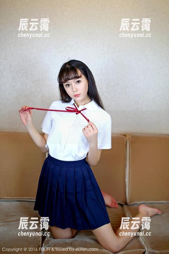 嗲囡囡-Egg_尤妮丝 嗲囡囡 - Egg_尤妮丝的女孩写真,有种“我太好看了”的既视感。