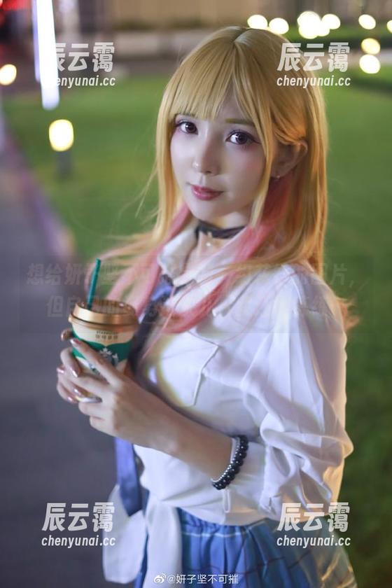 想给妍子坚不可摧定制一组花嫁的图片，但自己的姿势这块儿，我还得练练…