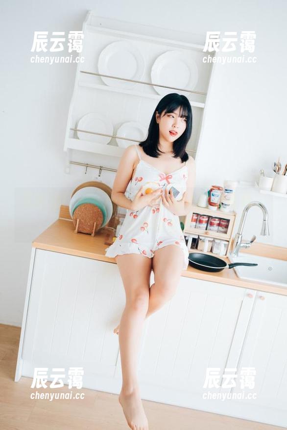 宋哈娜(송하나)+照片=Rogle的紧身裤，难免让我脑走神