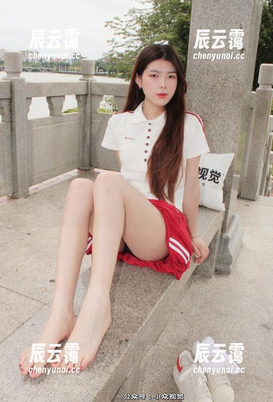 小众视觉-婷婷 小众视觉 - 图片在此,职业装的婷婷,分享下这份独特的尝试!
