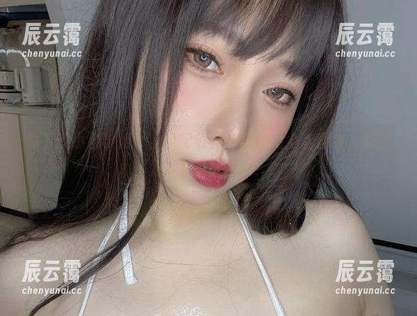 小泉学姐吖 私下的小泉学姐吖,风纪委员也能拍出全套图集,别以为她只是认真哦!
