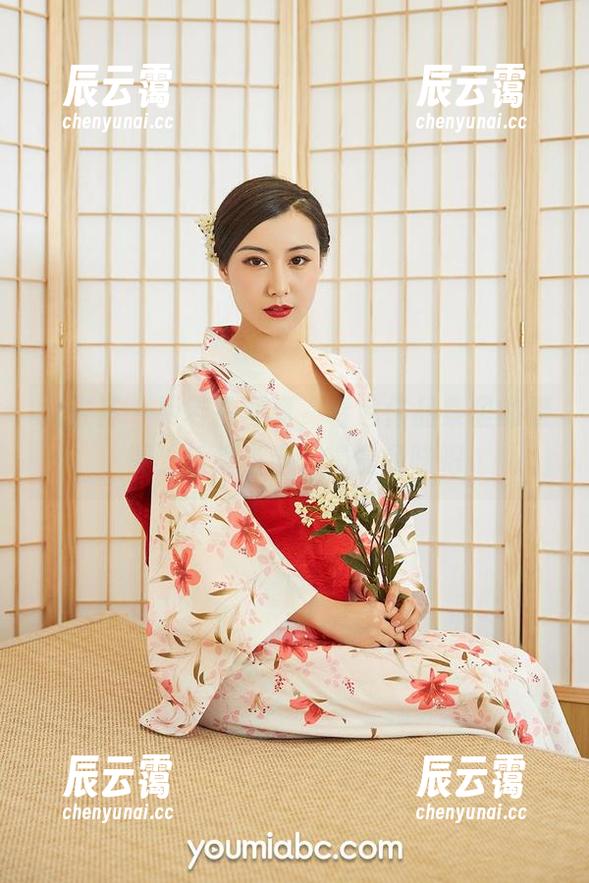 尤蜜荟 - 费若拉写真，春色作品集里的情愫，稳稳当当，慢慢品味吧