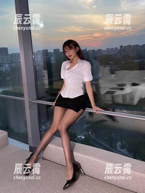 张思允nice 微密圈 - 福利到!张思允nice的白吊带袜照片,保准你脑海中飞出小花。