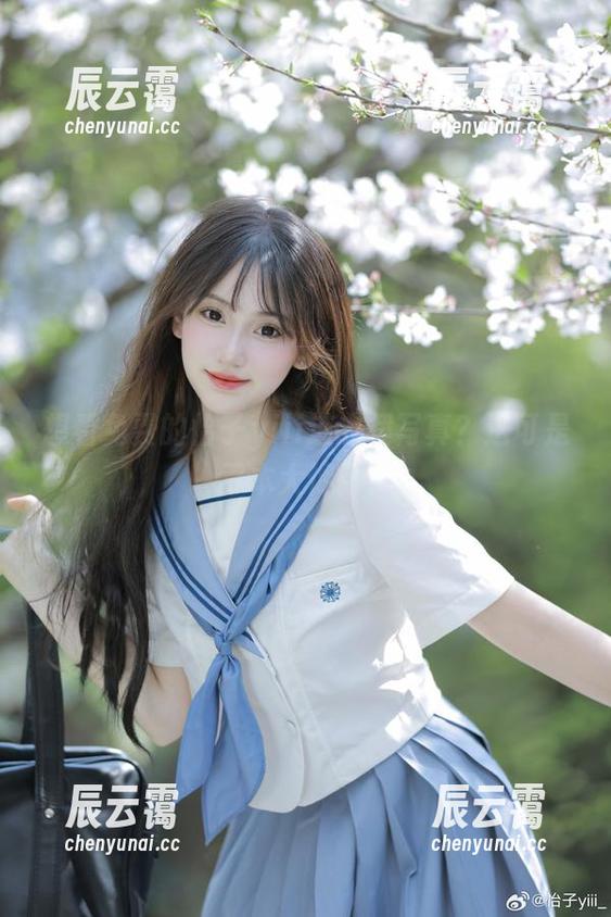 怡子yiii 想看免费的怡子yiii连衣裙写真?这可是亏本大促销!