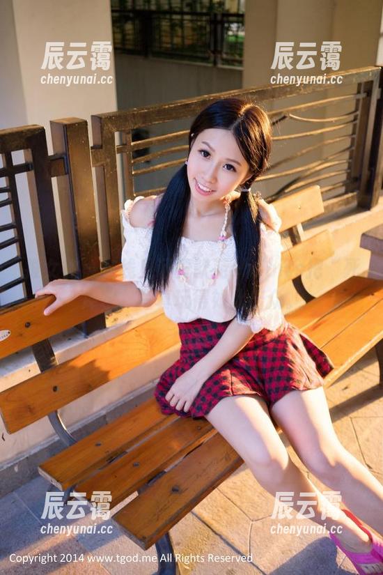 推女神-黄歆苑chobits 推女神 - 在线见证黄歆苑chobits把“死库水”写真玩得如此出众。
