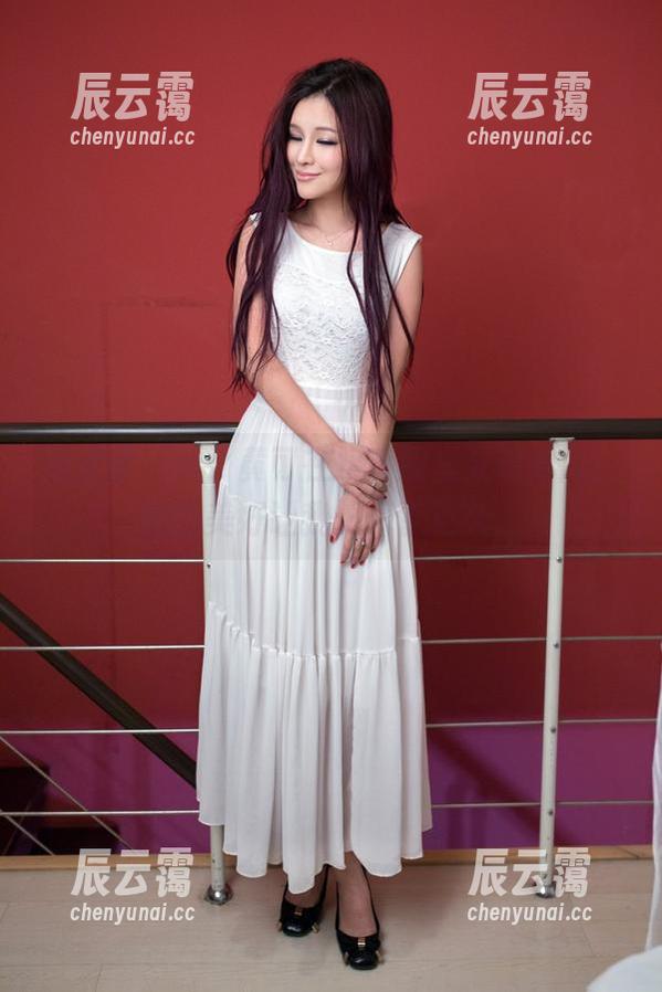 推女郎 - 看！黄可在水手服里灵动如风，她的美好让我想停留更久。