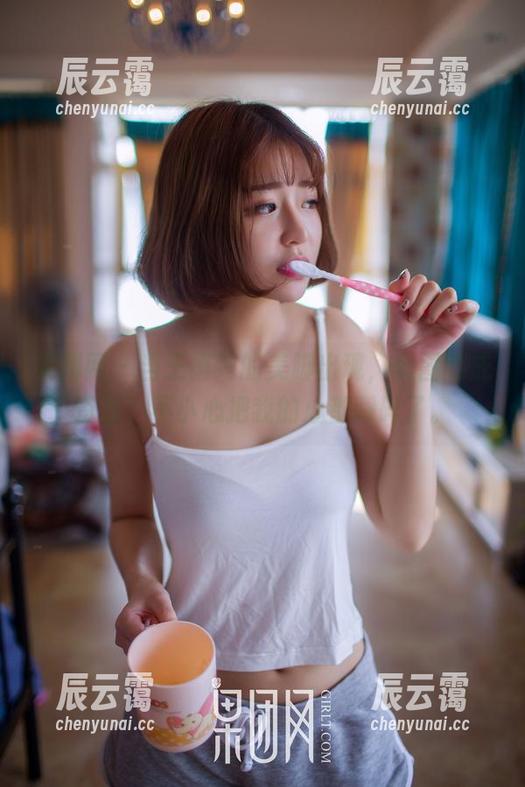 果团网 - 当王语纯的美脚出现，美图变成资源，不小心把我的心都踩碎了。