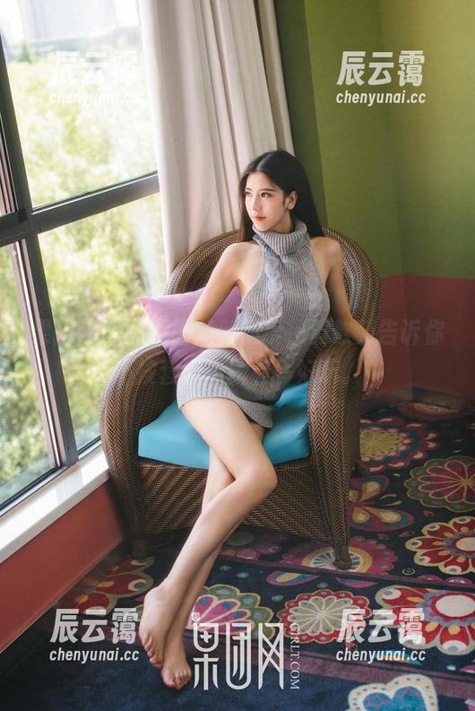 果团网 - 校服图集新高度，黄歆苑告诉你不按套路出牌有多好玩。