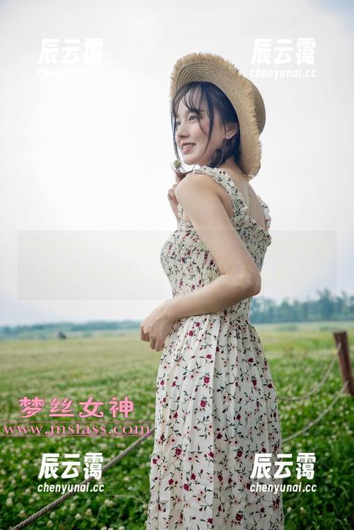 梦丝女神 - 灵唯的吊带之旅，美图图集就像是她情绪的写照，微妙又温柔。