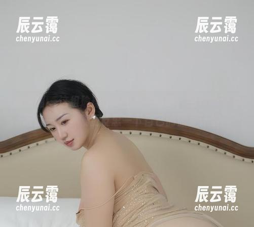 微密圈 - 这组瑜瑾u美腿，下载吧，绝对能让你眼前一亮，顺便反思一下自己的健身计划。