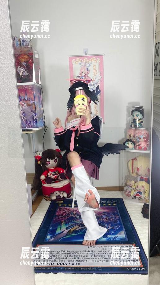 选中的白栎Shirly写真：让我好奇瑕蝶是虻还是蝴蝶!