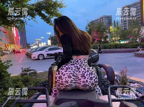 微密圈 - 图包里的禅雨儿Lynne，这泳衣穿得太随性，随时想来一场海边冒险