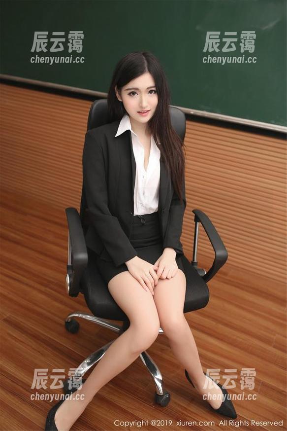 秀人网 - Dreamy小乔分享：学妹高清照，眼睛都要怀孕了！
