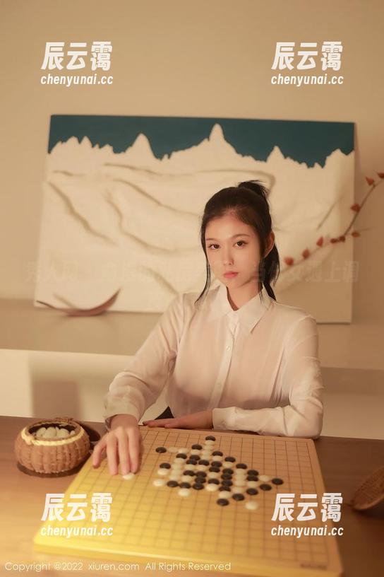 秀人网 - 俞漫的私房美图：当修女遇上调皮的灵魂。