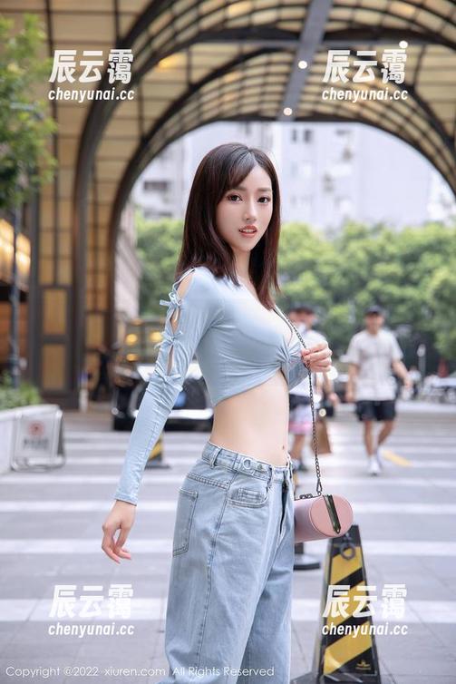 秀人网-美七Mia 秀人网 - 乐天派福利,黑丝原图送出,美七Mia那柔软的氛围真让人忍不住了。