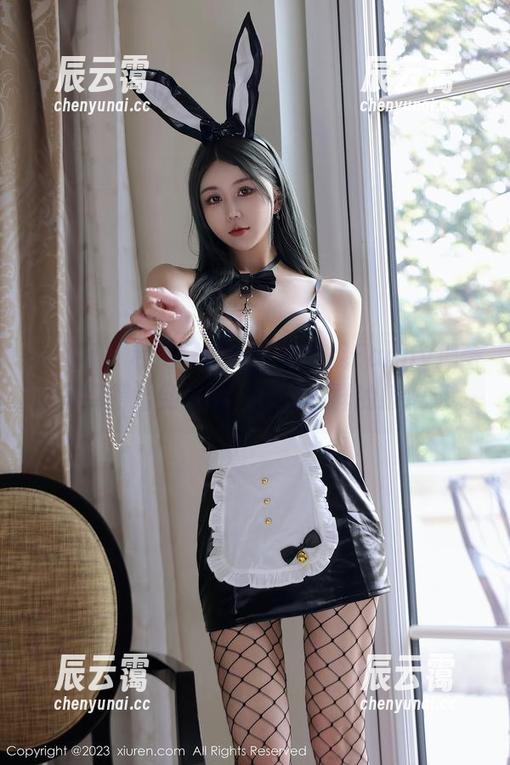 秀人网 - 私房写真里，陈梵妮Fanny把蕾丝演绎得恰到好处，有种别样的撩拨感。