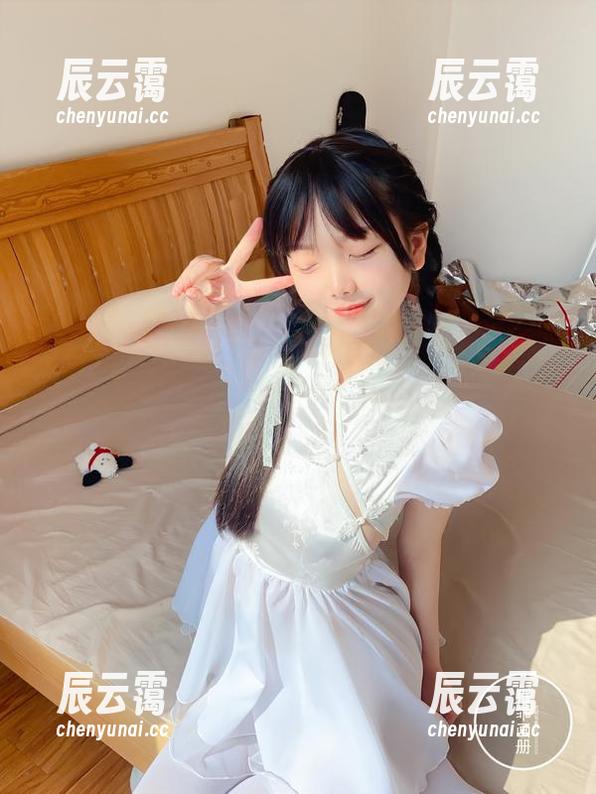 稚乖画册 - 赤西夜夜的女孩写真新作：这位小姑娘的表情比我的周末计划还要丰富！