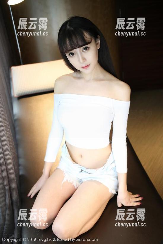 美媛馆 - 王馨瑶的秘书角色，定制图集中悄然绽放的浪漫