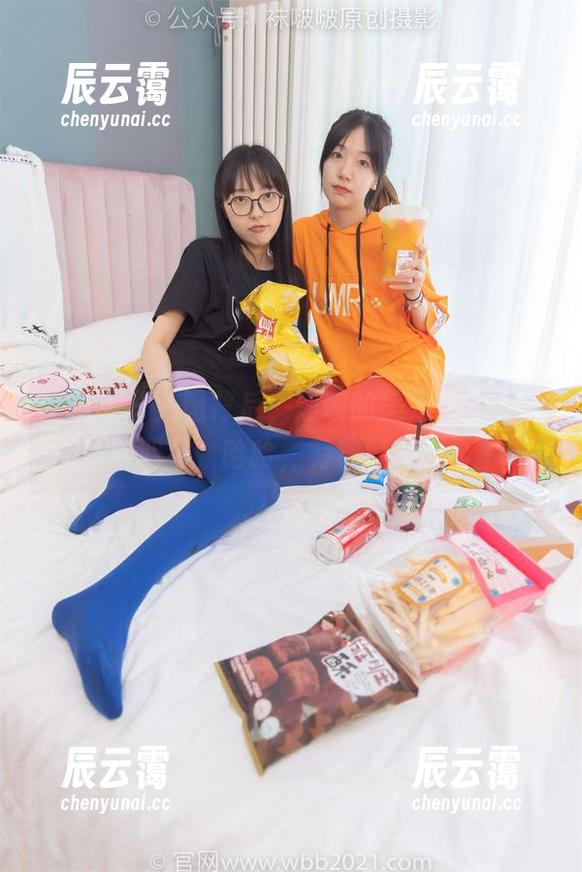 袜啵啵 - 美图背后，瑶瑶的美足无圣光光芒四射，哈哈，有种游戏感。