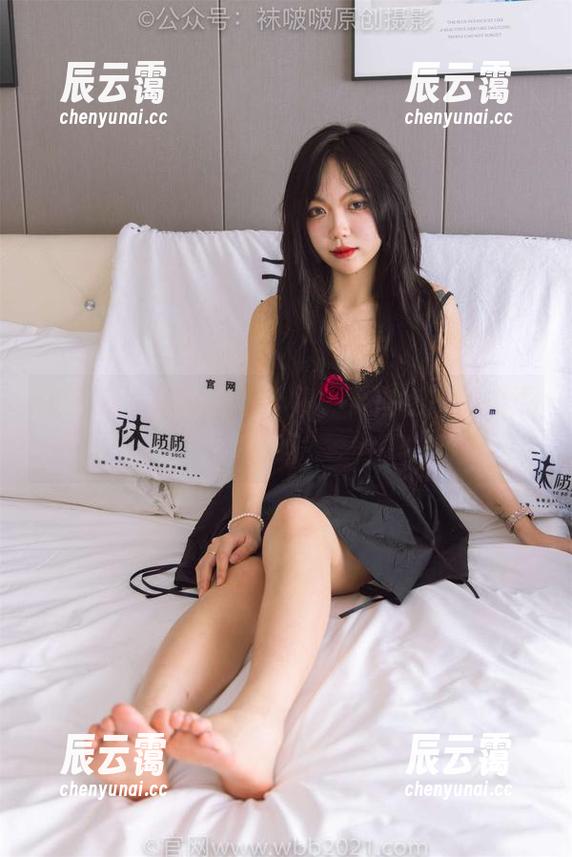 袜啵啵 - 苏苏黑丝合集，要来点高清的诱惑吗？