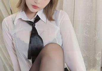 福利写真跑调大赛:雯妹不讲道理和她的星星制服奇幻记