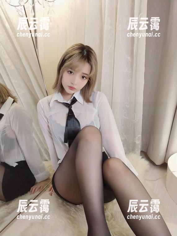 福利写真跑调大赛：雯妹不讲道理和她的星星制服奇幻记