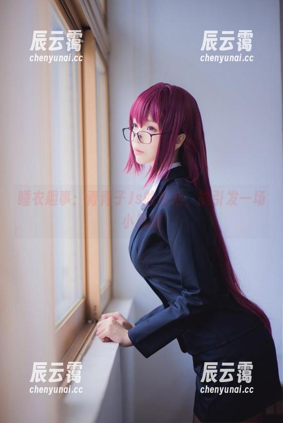 睡衣趣事：青青子Js的私拍，能引发一场小风波