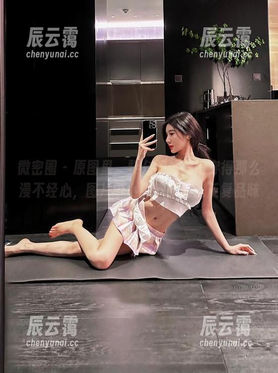 微密圈 - 原图里，黎允熙把旗袍穿得那么漫不经心，图片中小细节却让我反复品味。